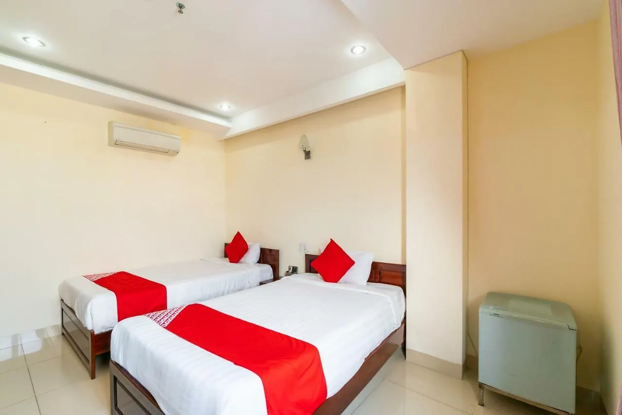 Oyo 375 Hoa Binh Hotel Da Nang