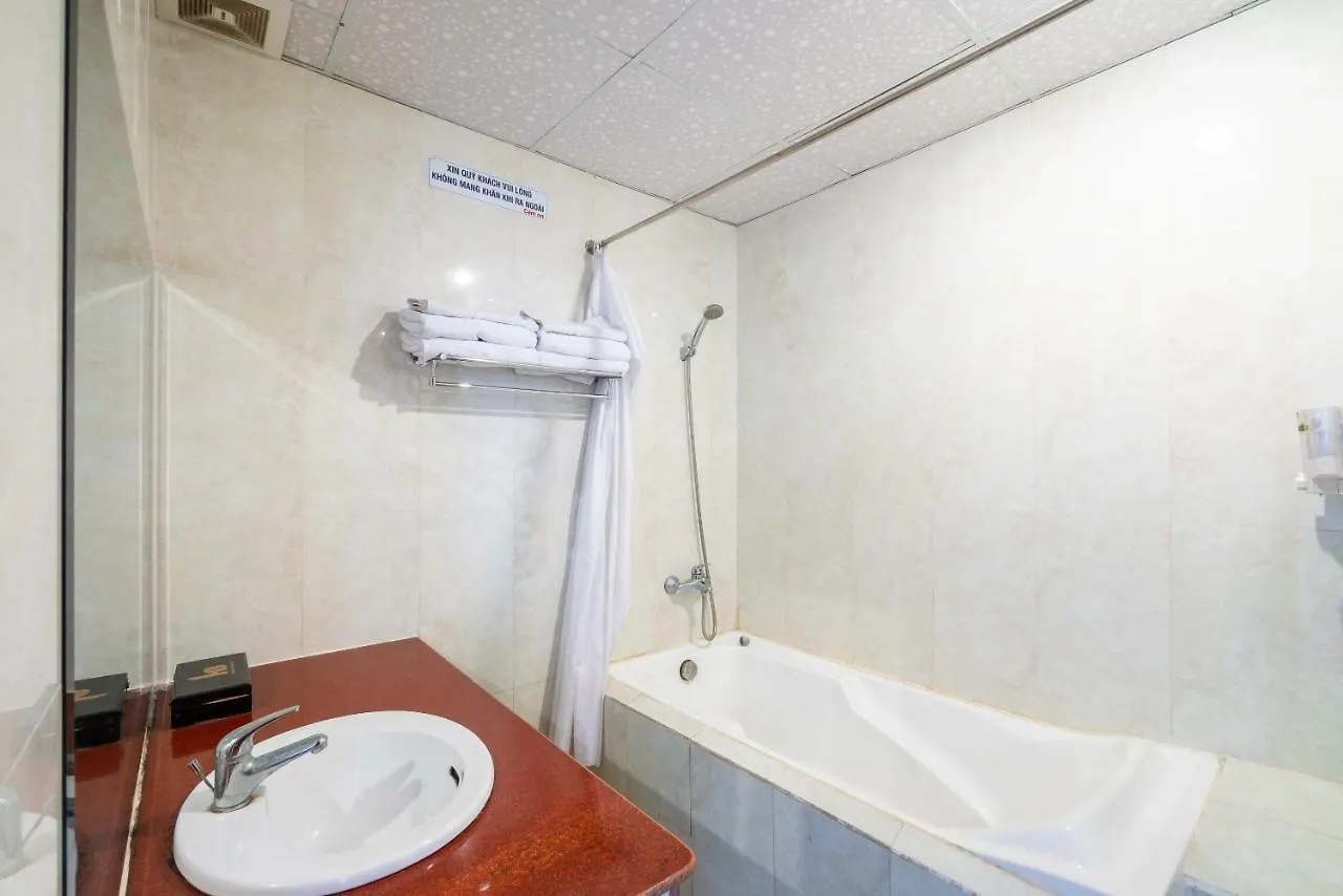 Oyo 375 Hoa Binh Hotel Da Nang 2*,  Vietnam