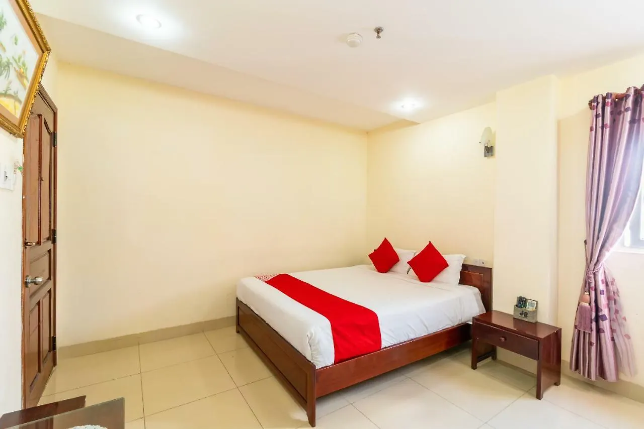 Oyo 375 Hoa Binh Hotel Da Nang 2*,  Vietnam