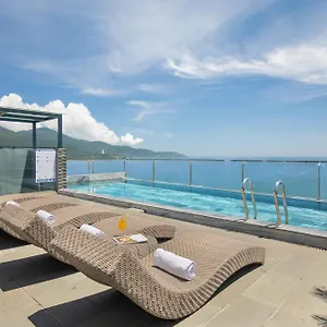 4* Отель Mangata Beachfront - Rooftop Bar Sea View