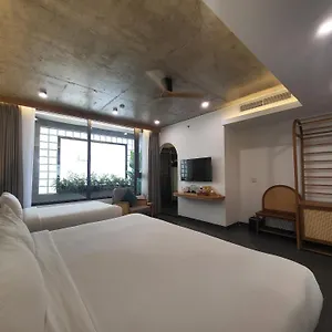 Leaf Beachfront Hotel